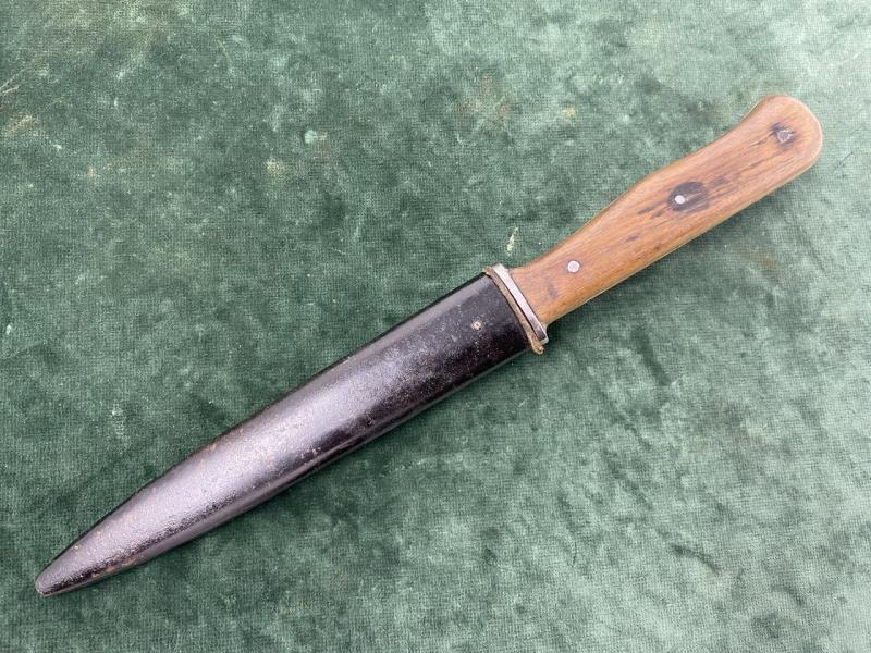 A VERY NICE EXAMPLE OF A WEHRMACHT FIGHTING KNIFE OR ‘Nahkampfmesser’.