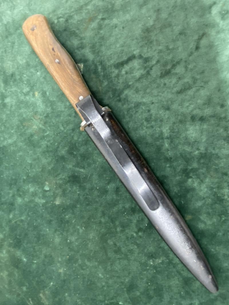 A VERY NICE EXAMPLE OF A WEHRMACHT FIGHTING KNIFE OR ‘Nahkampfmesser’.