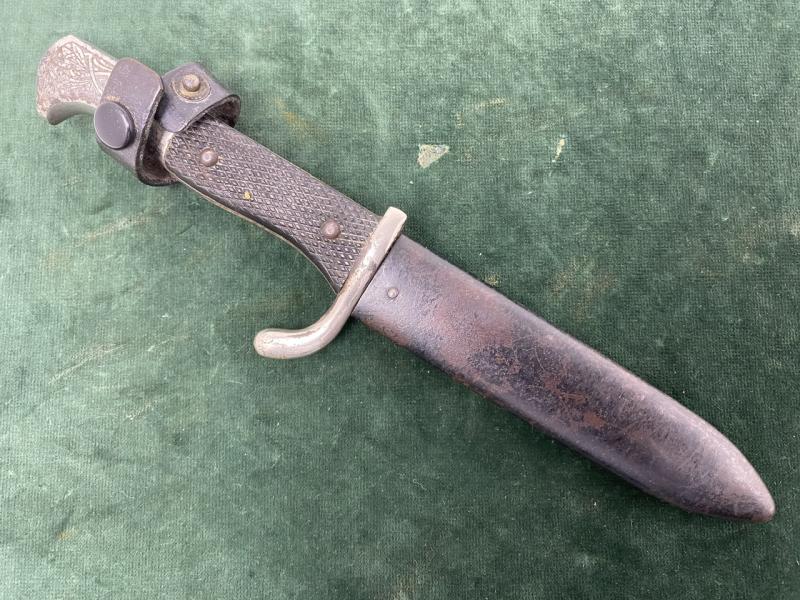 ONE OF THE RAREST HITLER YOUTH DAGGERS, AN EARLY ‘HONOUR’ PIECE WITH ETCHED POMMEL.