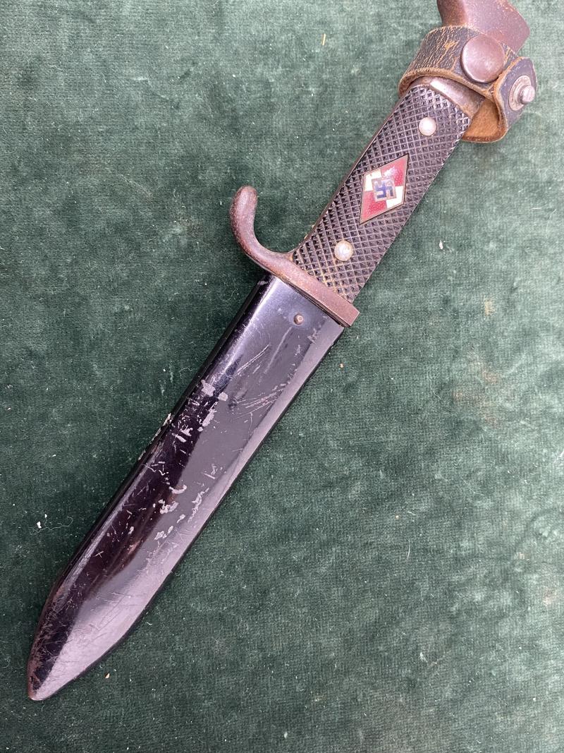 A VERY NICE ‘OUT OF THE WOODWORK’ HJ DAGGER WITH MOTTO.