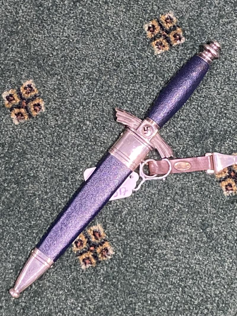 A MINT CONDITIONED EARLY DLV FLYERS KNIFE/DAGGER.