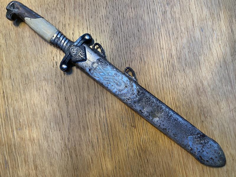 A MOST INTERESTING RAD LEADERS DAGGER. IN AS FOUND CONDITION.