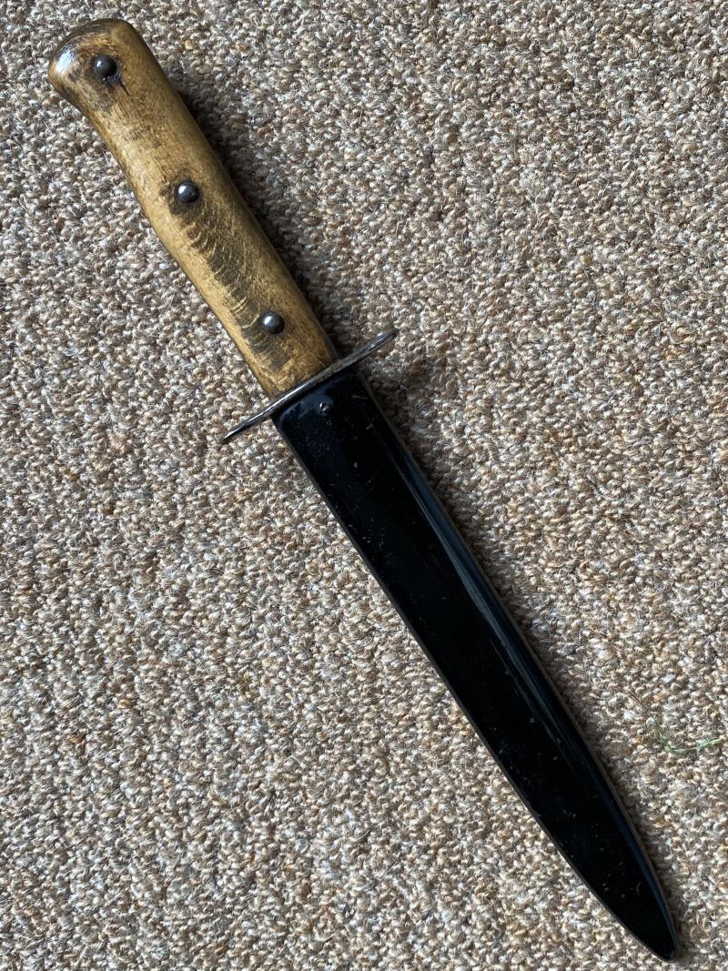 LUFTWAFFE FIGHTING KNIFE ‘5’ IN MINT CONDITION.