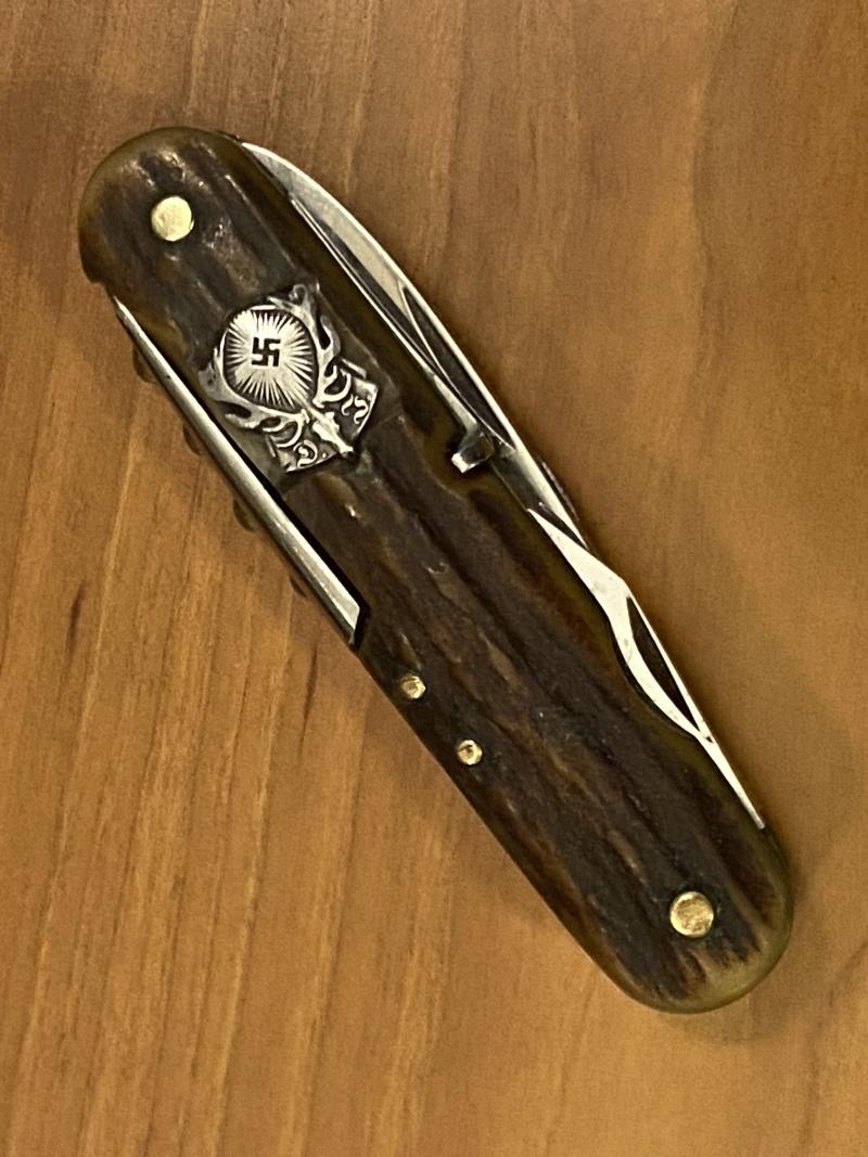 AN ORIGINAL THIRD REICH CLASP KNIFE BY ROBERT KLAAS FOR THE HUNTING ASSOCIATION.