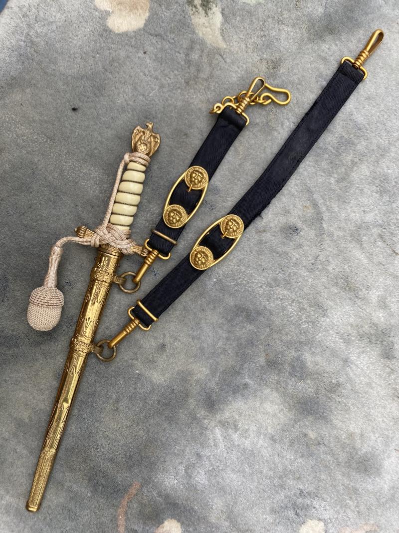 A BEAUTIFUL NAVY DAGGER WITH MATCHING STRAPS & KNOT IN MINT CONDITION THROUGHOUT.