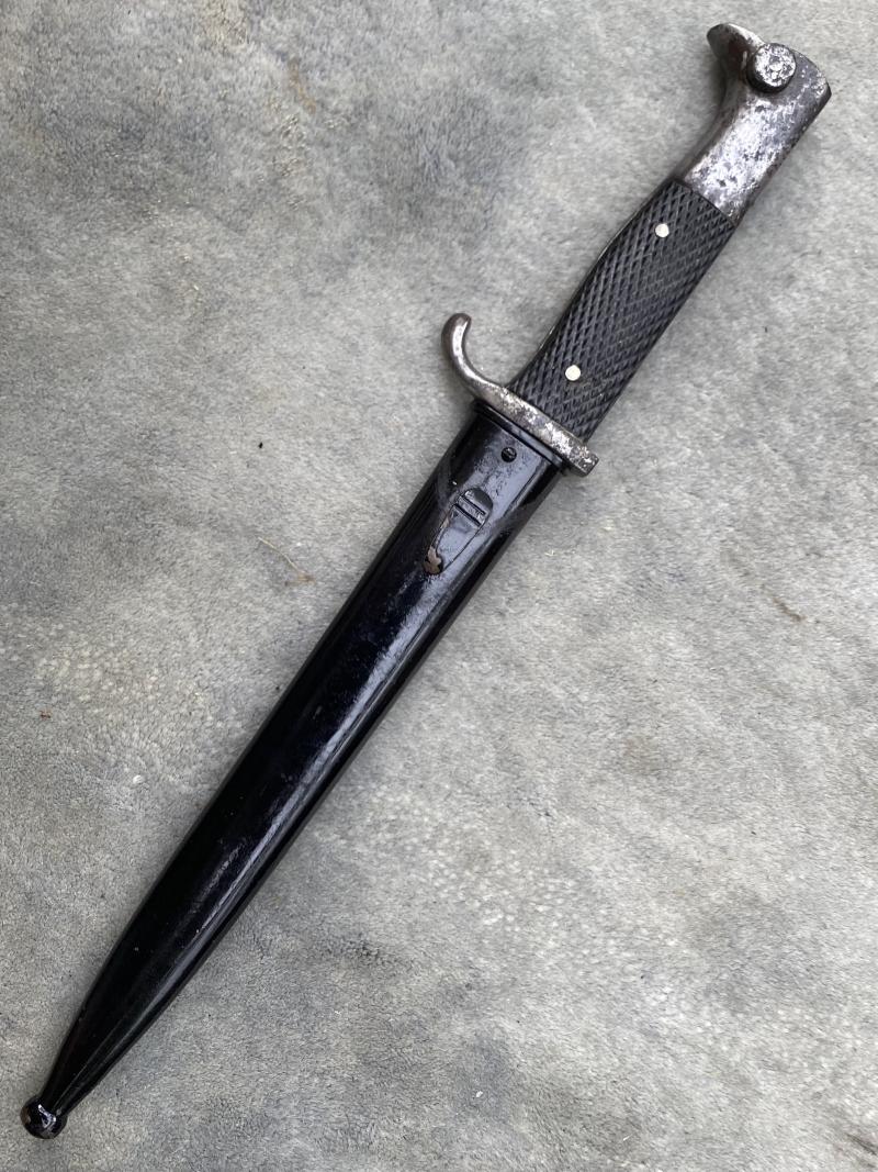 A MOST UNUSUAL ETCHED ‘MEMORY OF MY SERVICE TIME’ SHORT DRESS BAYONET.