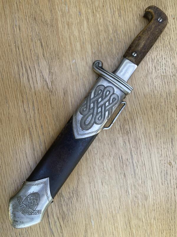 A VERY EARLY AND RARE ‘FULL STAG’ RAD HEWER.