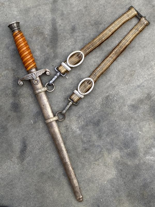 “SPECIAL OFFERING” - ARMY DAGGER COMPLETE WITH  A SET OF STRAPS.