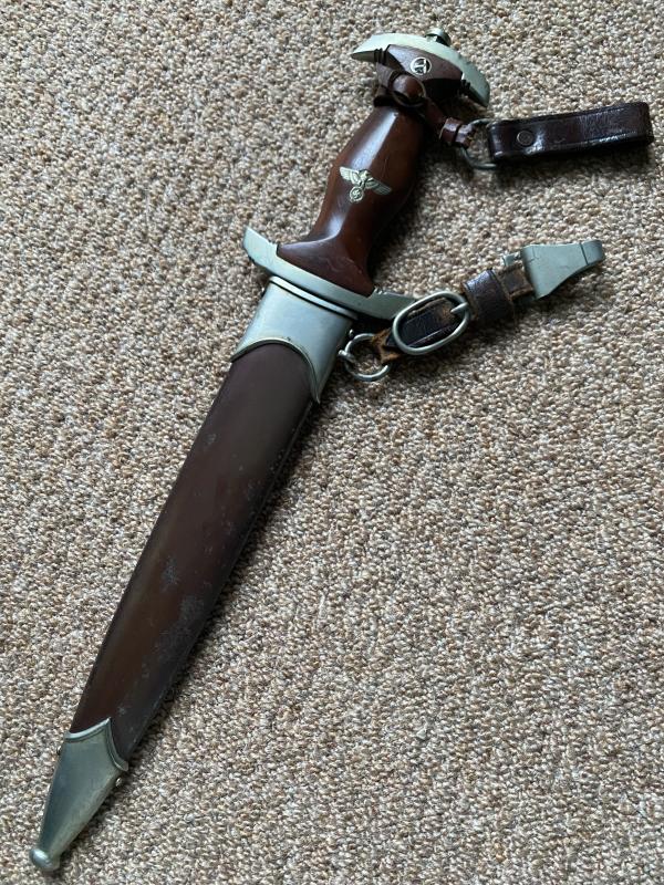 A VERU UNIQUE TRANSITIONAL SA DAGGER BY EICKHORN
