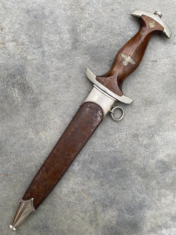 A WONDERFUL EXAMPLE OF A ‘FULL ROHM’ SA DAGGER BY EICKHORN.