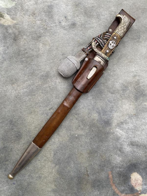 AN EXCELLENT ‘RURAL’ POLICE BAYONET, WITH FROG AND LARGE PORTAPEE.