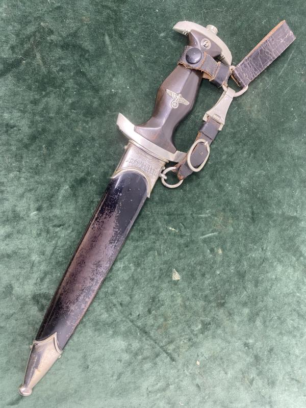 AN EARLY ‘33 SS DAGGER BY KLAAS WITH PERSONALISATION, SS NUMBERS AND TRIPLE HANGER!!!