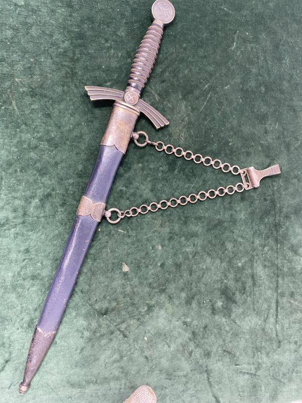A SUPERB DLV/LUFTWAFFE TRANSITIONAL VERY EARLY DAGGER WITH DISTRIBUTOR.