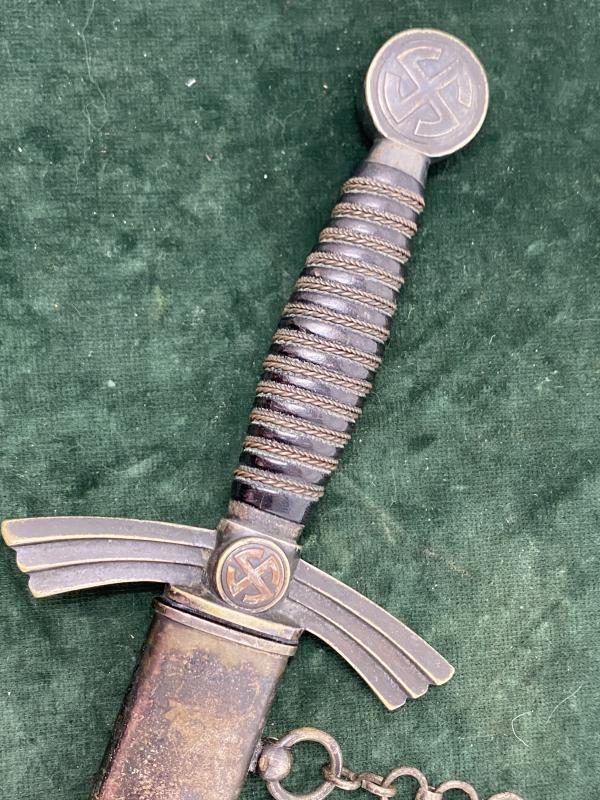 A SUPERB DLV/LUFTWAFFE TRANSITIONAL VERY EARLY DAGGER WITH DISTRIBUTOR.