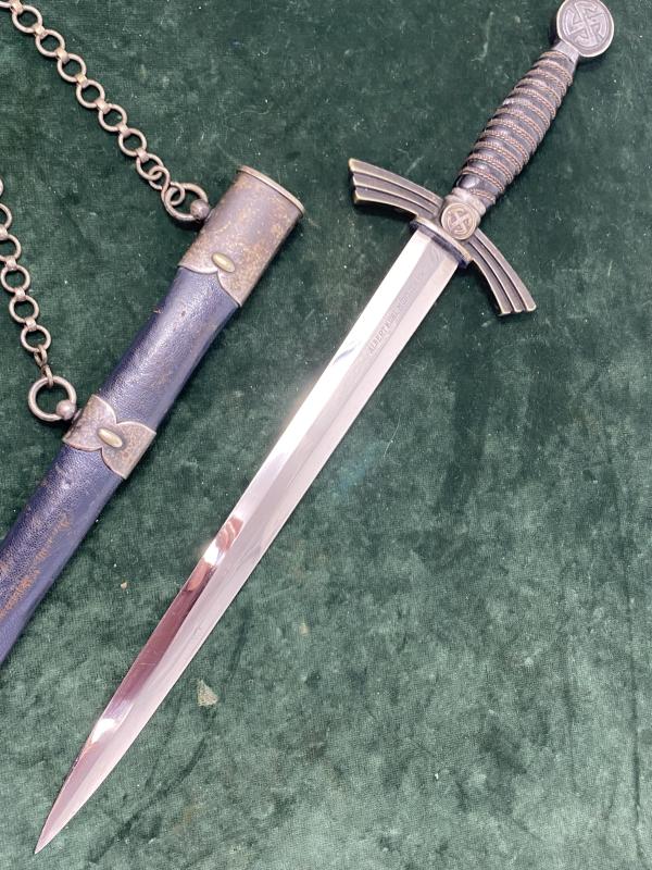 A SUPERB DLV/LUFTWAFFE TRANSITIONAL VERY EARLY DAGGER WITH DISTRIBUTOR.