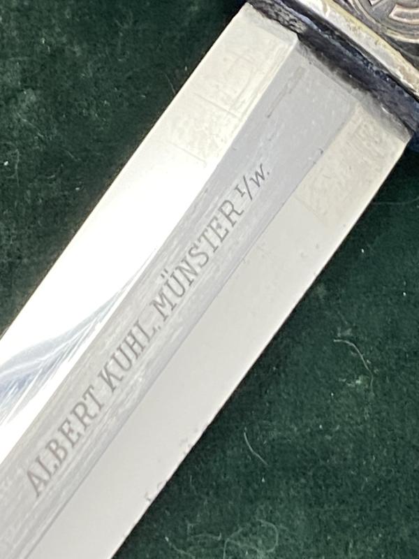 A SUPERB DLV/LUFTWAFFE TRANSITIONAL VERY EARLY DAGGER WITH DISTRIBUTOR.