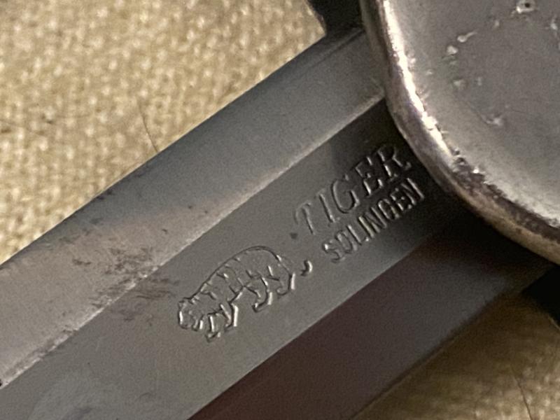 ARMY DAGGER WITH STRAPS AND KNOT BY TIGER.