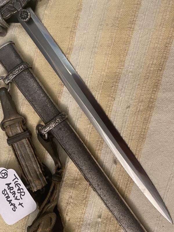 ARMY DAGGER WITH STRAPS AND KNOT BY TIGER.