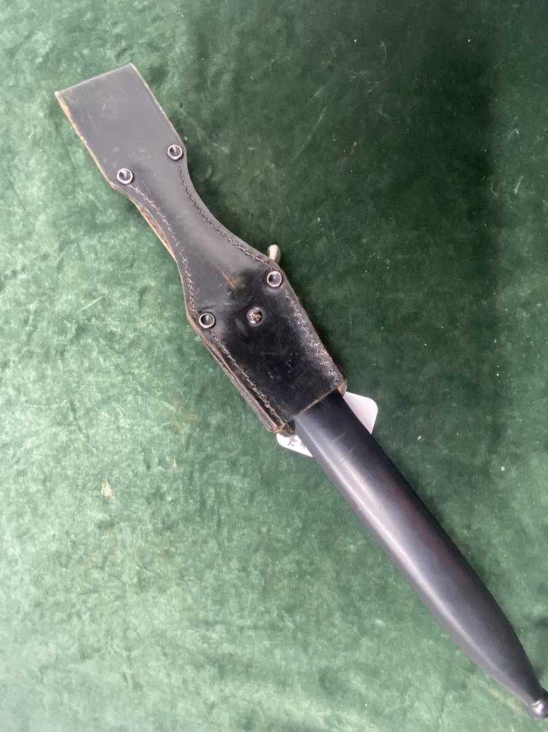 A SHORT ‘JÄGER DIV’ DRESS BAYONET WITH STAG GRIPS AND FROG BY E.P&S.