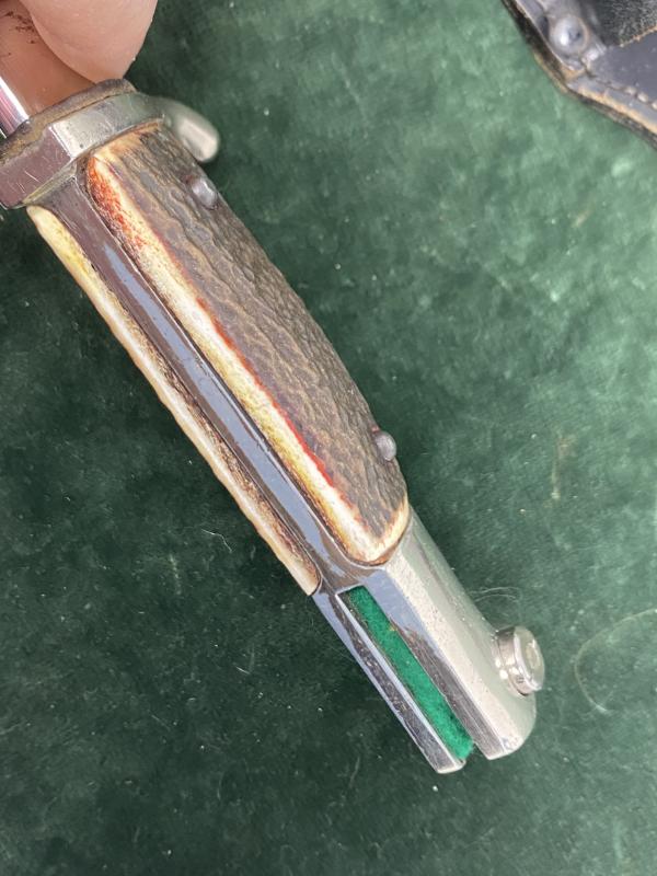 A SHORT ‘JÄGER DIV’ DRESS BAYONET WITH STAG GRIPS AND FROG BY E.P&S.