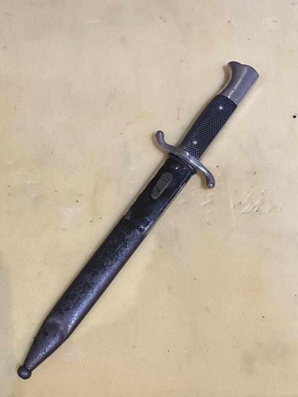 ‘SPECIAL OFFERING’ A SHORT FIRE DRESS BAYONET.