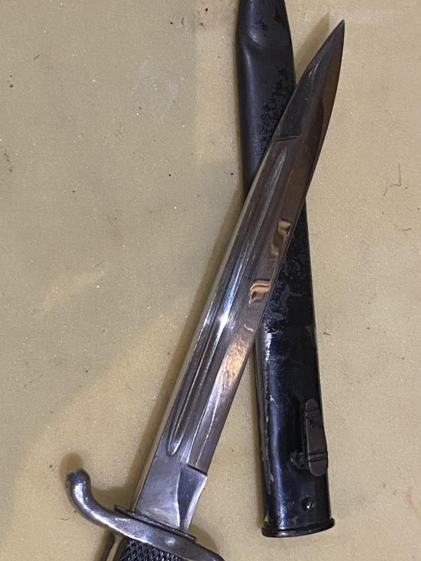 ‘SPECIAL OFFERING’ A SHORT FIRE DRESS BAYONET.