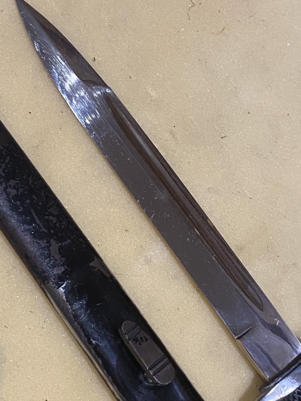 ‘SPECIAL OFFERING’ A SHORT FIRE DRESS BAYONET.