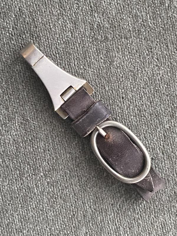 AN EARLY SINGLE LEATHER SHORT HANGER FOR SA/NSKK DAGGERS.