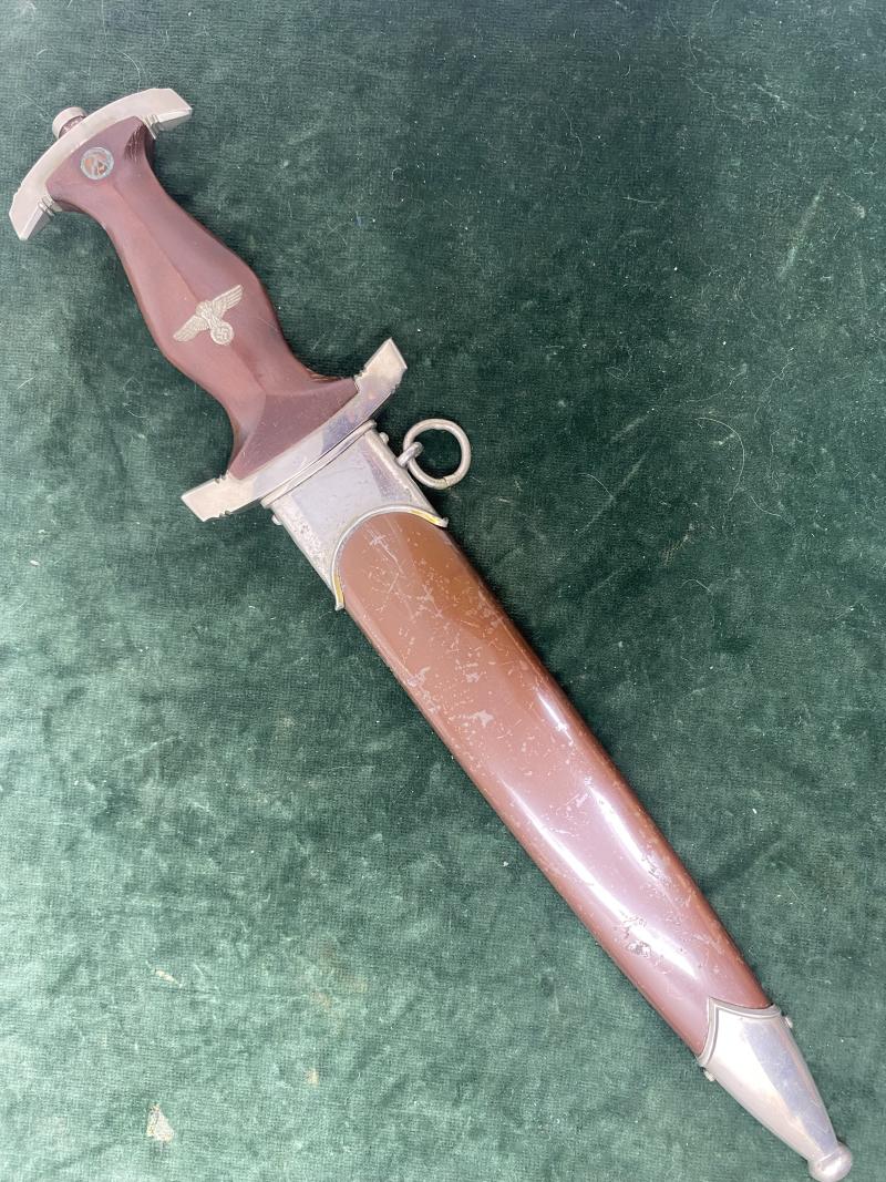 A Nr. MINT CONDITIONED EARLY SA DAGGER BY MOST DESIRABLE MAKER ‘BISMARK’.