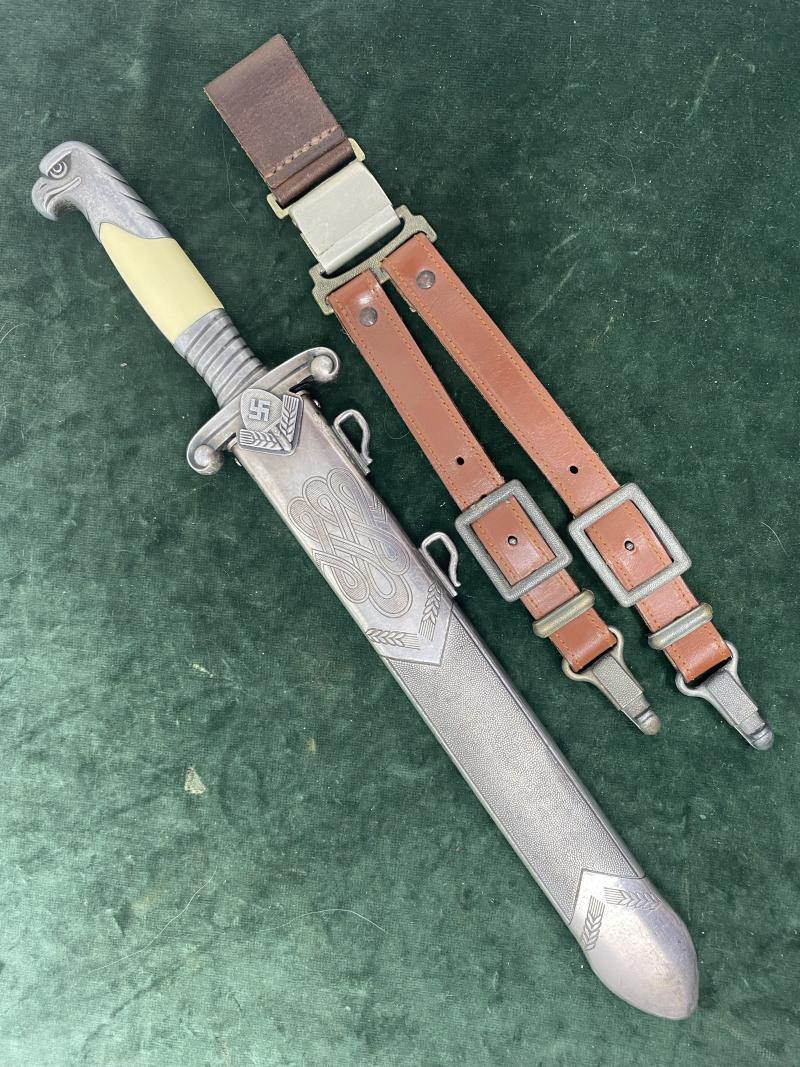 A NEAR PERFECT RAD OFFICERS DAGGER WITH VERY RARE MAKER AND WITH COMPLETE MINT HANGERS INCLUDING THE TOP CLIP!!.