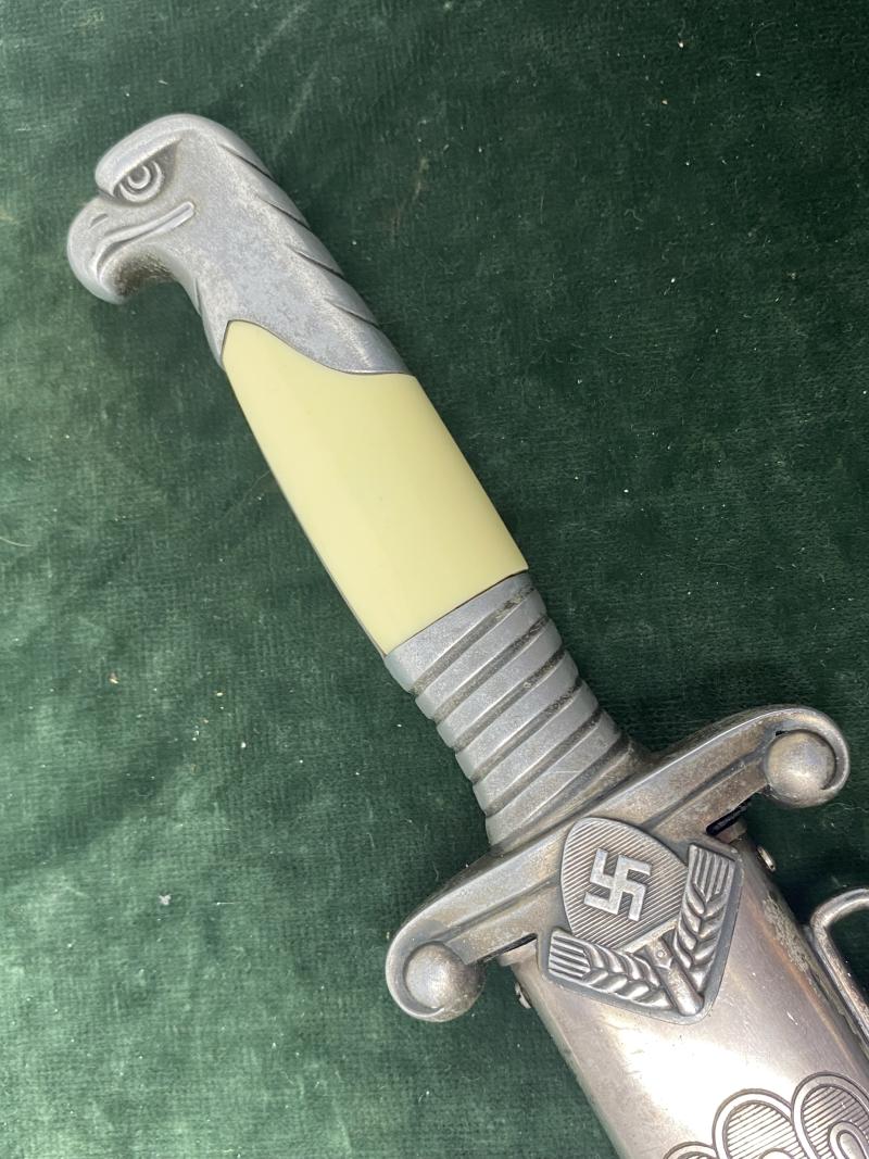 A NEAR PERFECT RAD OFFICERS DAGGER WITH VERY RARE MAKER AND WITH COMPLETE MINT HANGERS INCLUDING THE TOP CLIP!!.