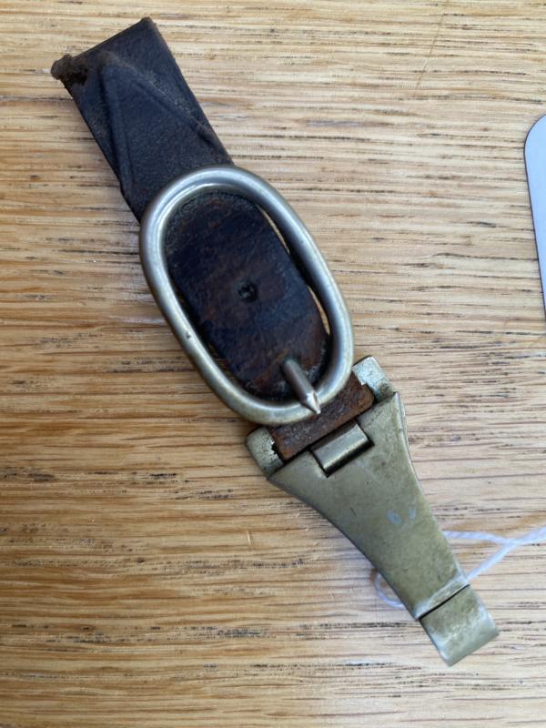 EARLY SHORT HANGER FOR SA DAGGER.