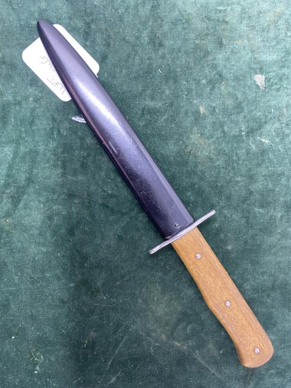 A MINT EXAMPLE OF A LUFTWAFFE FIGHTING KNIFE WITH RARE ‘S’ MAKER.