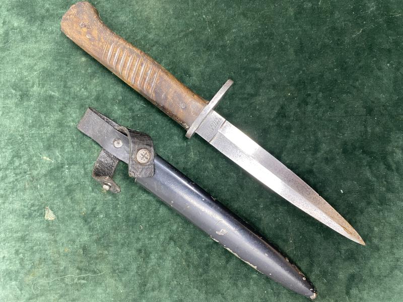 WW1 IMPERIAL GERMAN FIGHTING KNIFE- AS PICTURED IN THE BOOK!!