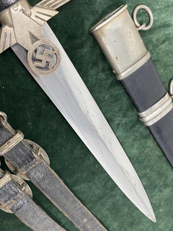 EARLY 2nd Pattn. RLB OFFICERS DAGGER WITH STRAPS - WEYERSBERG.