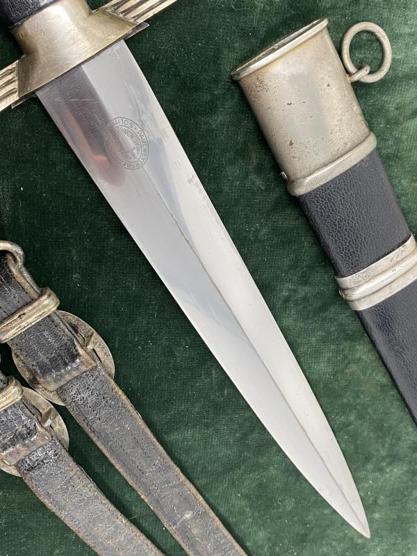 EARLY 2nd Pattn. RLB OFFICERS DAGGER WITH STRAPS - WEYERSBERG.