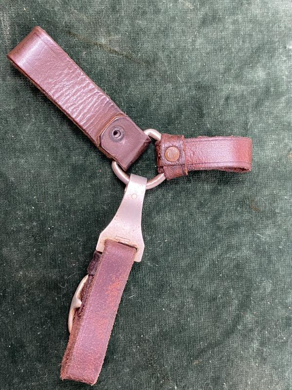 EARLY SA BROWN LEATHER TRIPLE DAGGER HANGER.