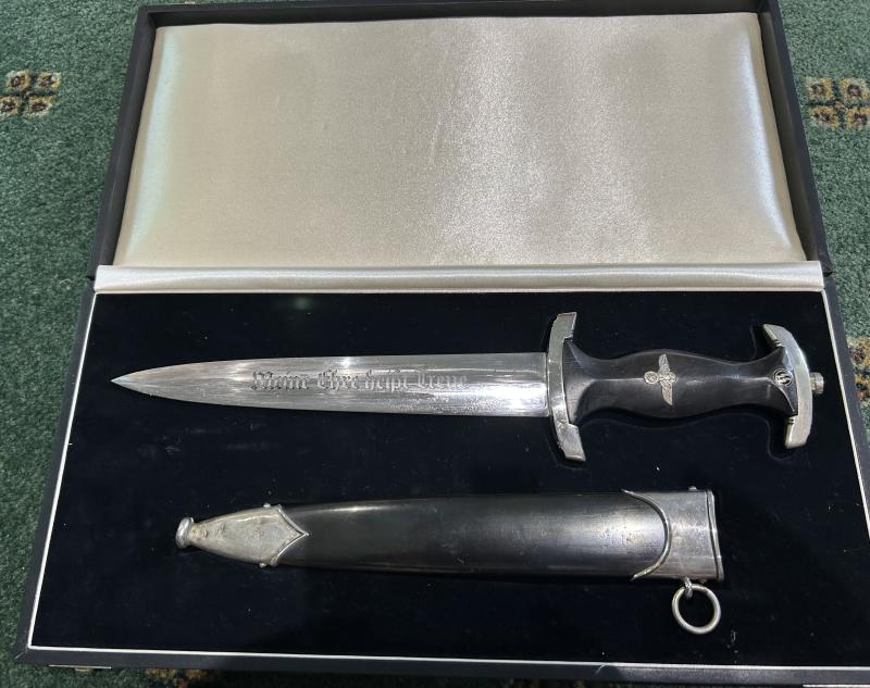 CUSTOM MADE CASE FOR AN SS ‘33 DAGGER.