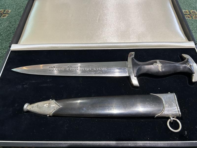 CUSTOM MADE CASE FOR AN SS ‘33 DAGGER.