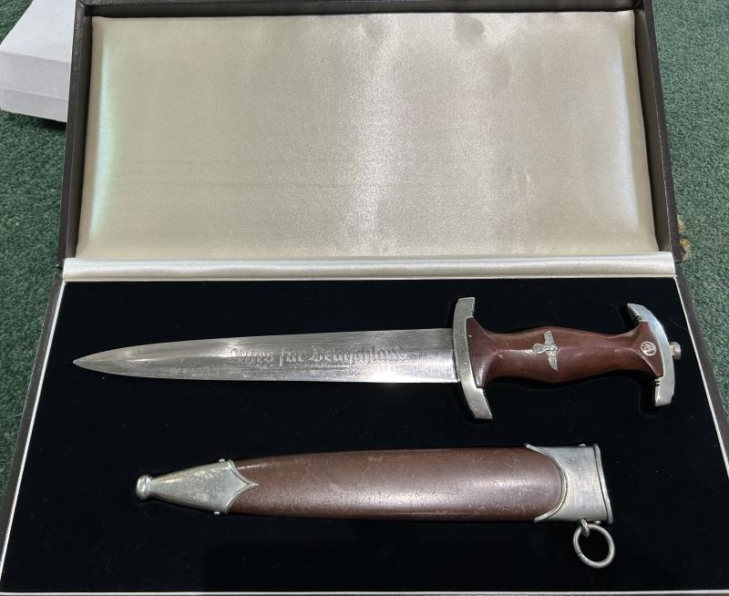 CUSTOM MADE CASE FOR AN SA ‘33 DAGGER.