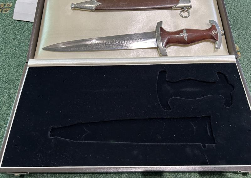 CUSTOM MADE CASE FOR AN SA ‘33 DAGGER.