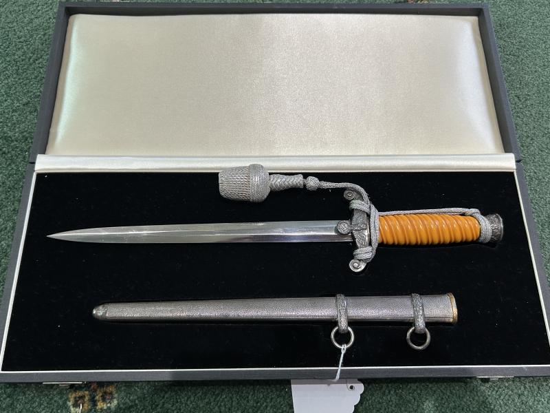 CUSTOM MADE CASE FOR AN ARMY/CUSTOMS ETC TYPE DAGGER.