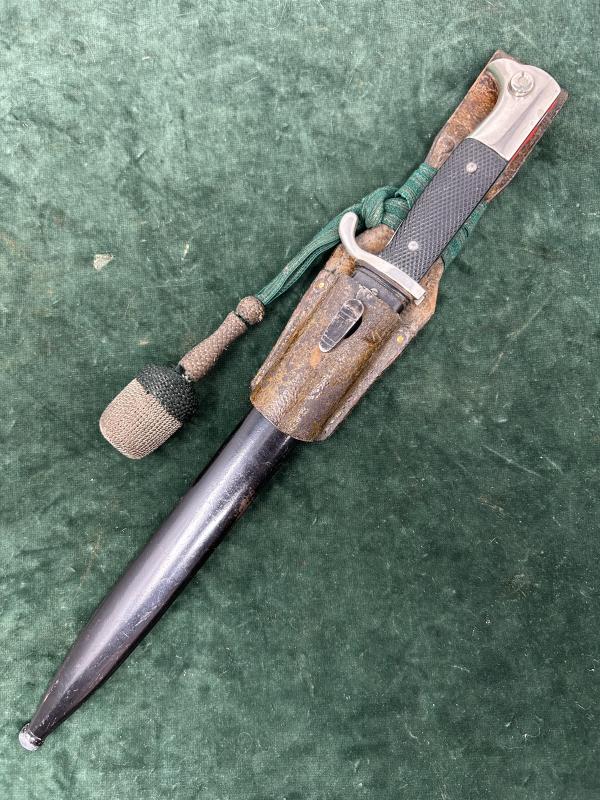 LONG K98 DRESS BAYONET WITH SINGLE ‘REMEMBRANCE’ ETCH - NCO’s PORTAPEE & FROG.