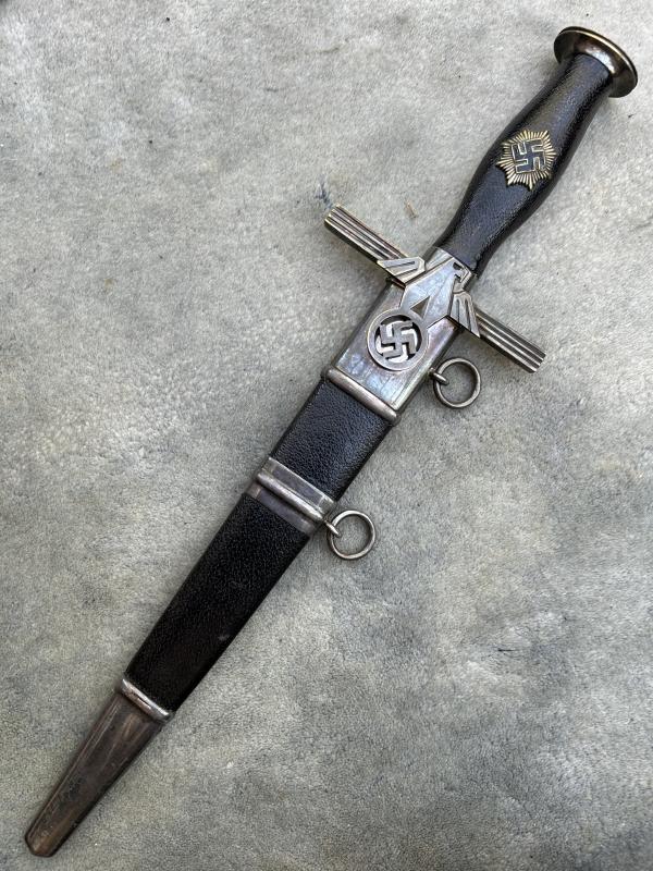 A SUPERB RLB 2nd Pattn. OFFICERS DAGGER BY HORSTER.