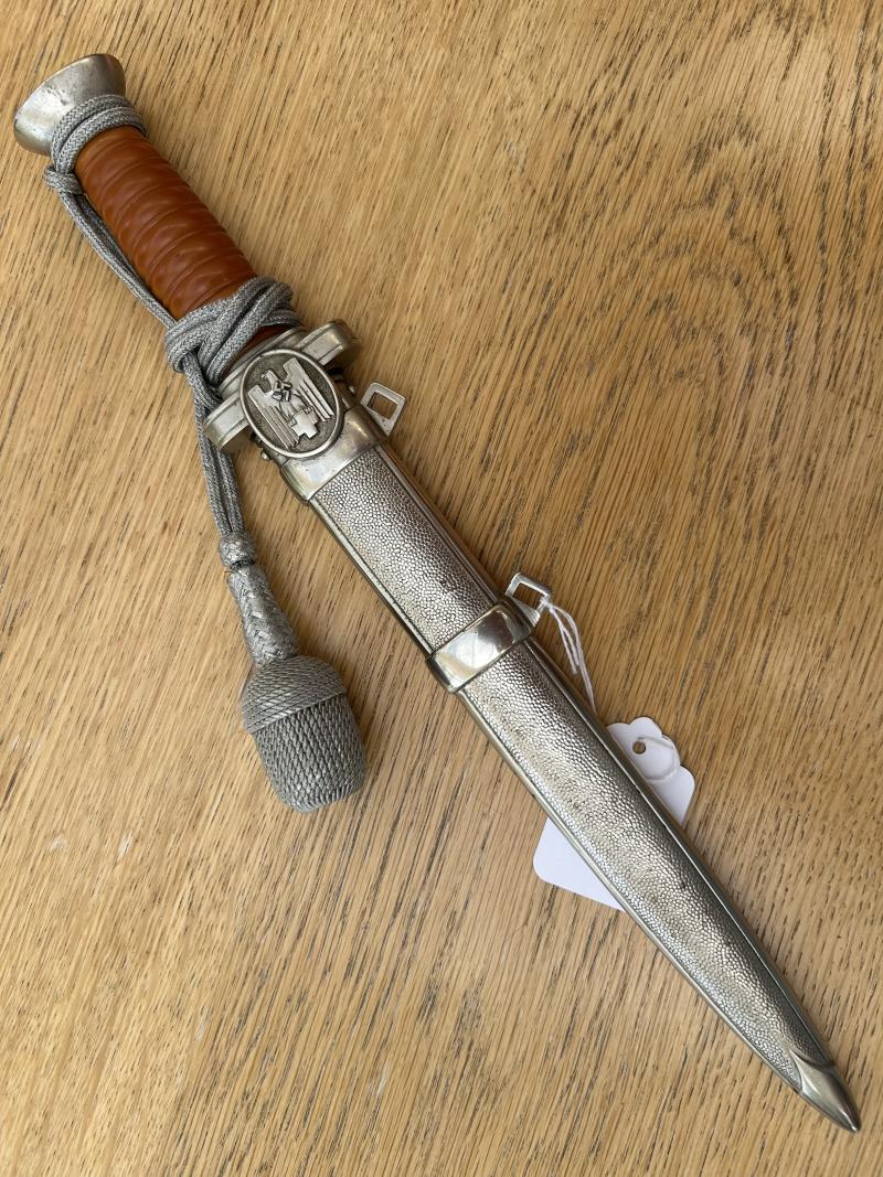 A BEAUTIFUL RED CROSS OFFICERS DAGGER WITH KNOT.