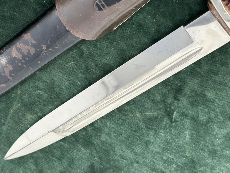 AN EXTREMELY NICE EXAMPLE OF A SHORT K98 PARADE BAYONET WITH STAG GRIPS - KNOT & FROG.
