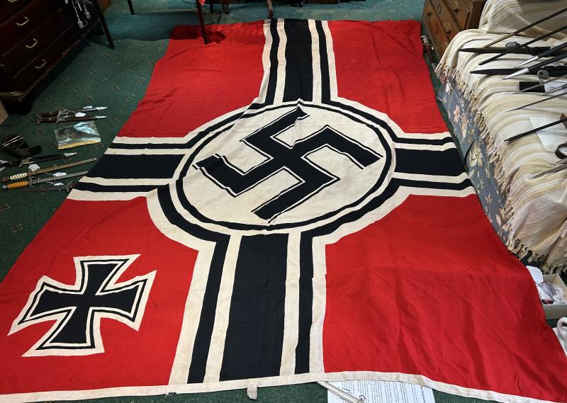 A LARGE AND UNUSUAL KREIGSFLAG.