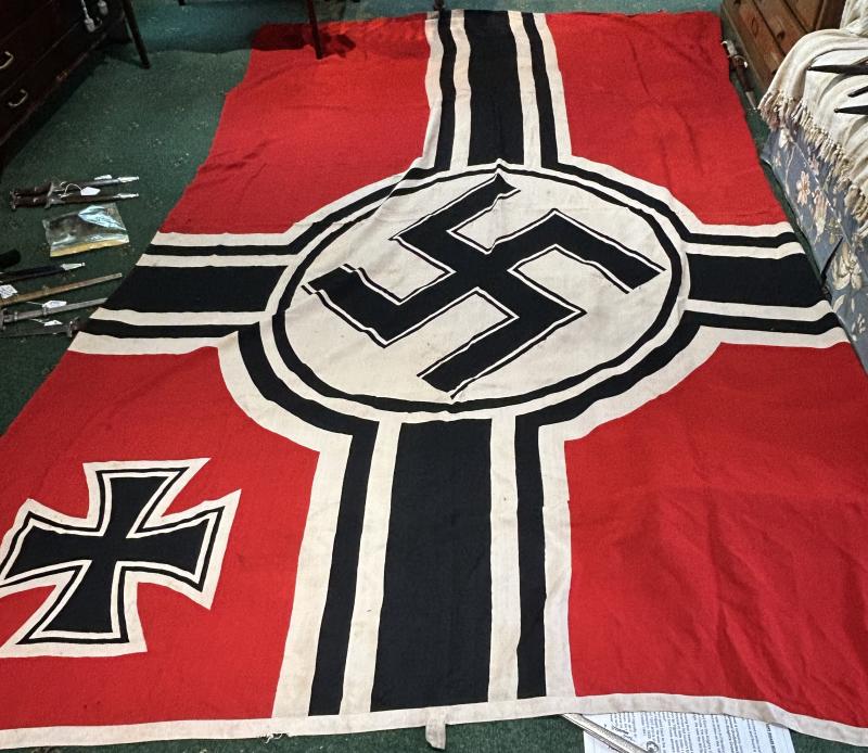 A LARGE AND UNUSUAL KREIGSFLAG.