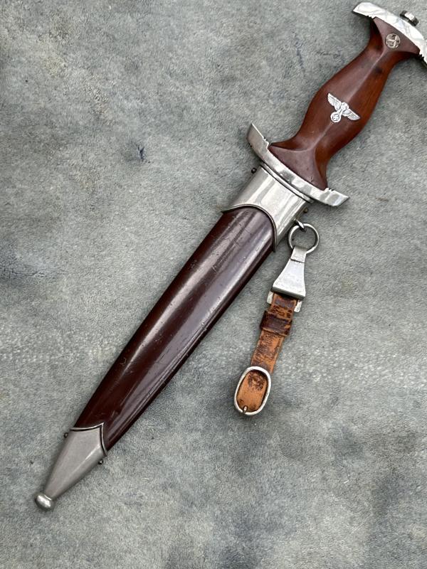 A NEAR MINT ‘TRANSITIONAL’ SA DAGGER BY HOLLER.