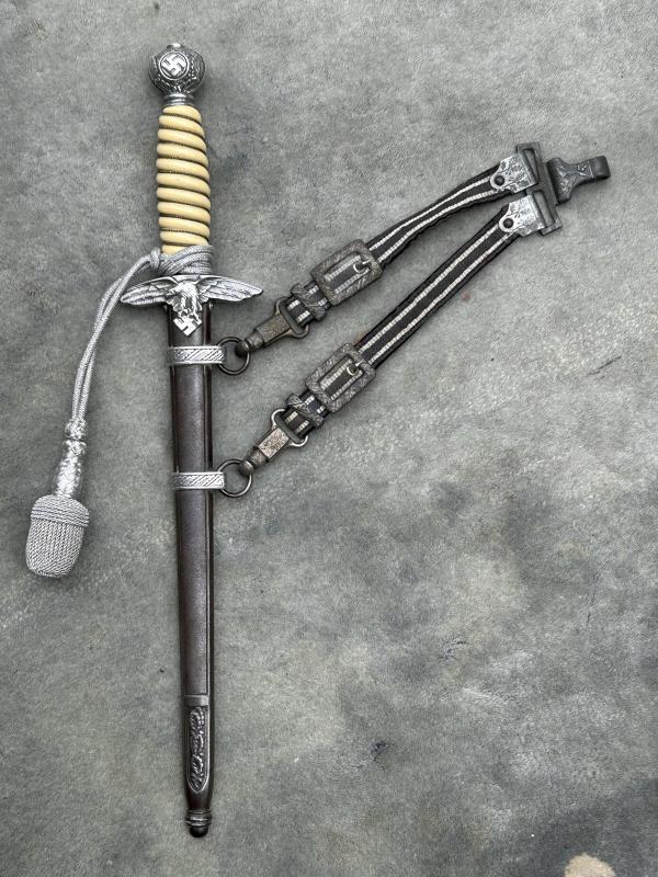 A MINT EXAMPLE OF LUFTWAFFE 2nd Pattn DAGGER BY ALCOSO. COMPLETE WITH HANGERS AND KNOT.